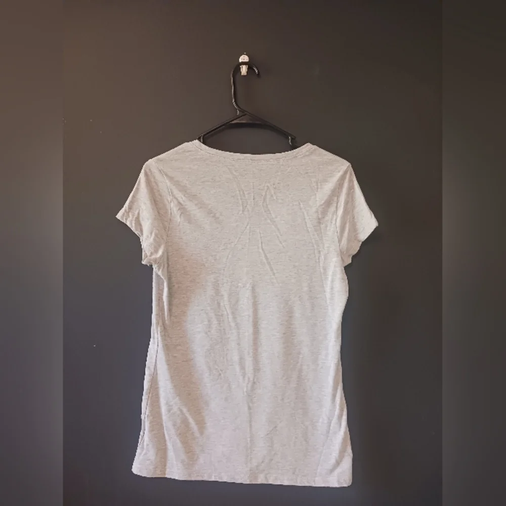 NO BOUNDARIES WOMEN'S LARGE SIZE 11-13 SHORT SLEEVE GRAY T-SHIRT - Picture 2 of 3